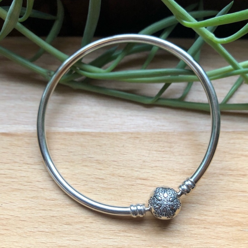 Pandora Limited Edition Unique as you are Snowflake Bangle Bracelet